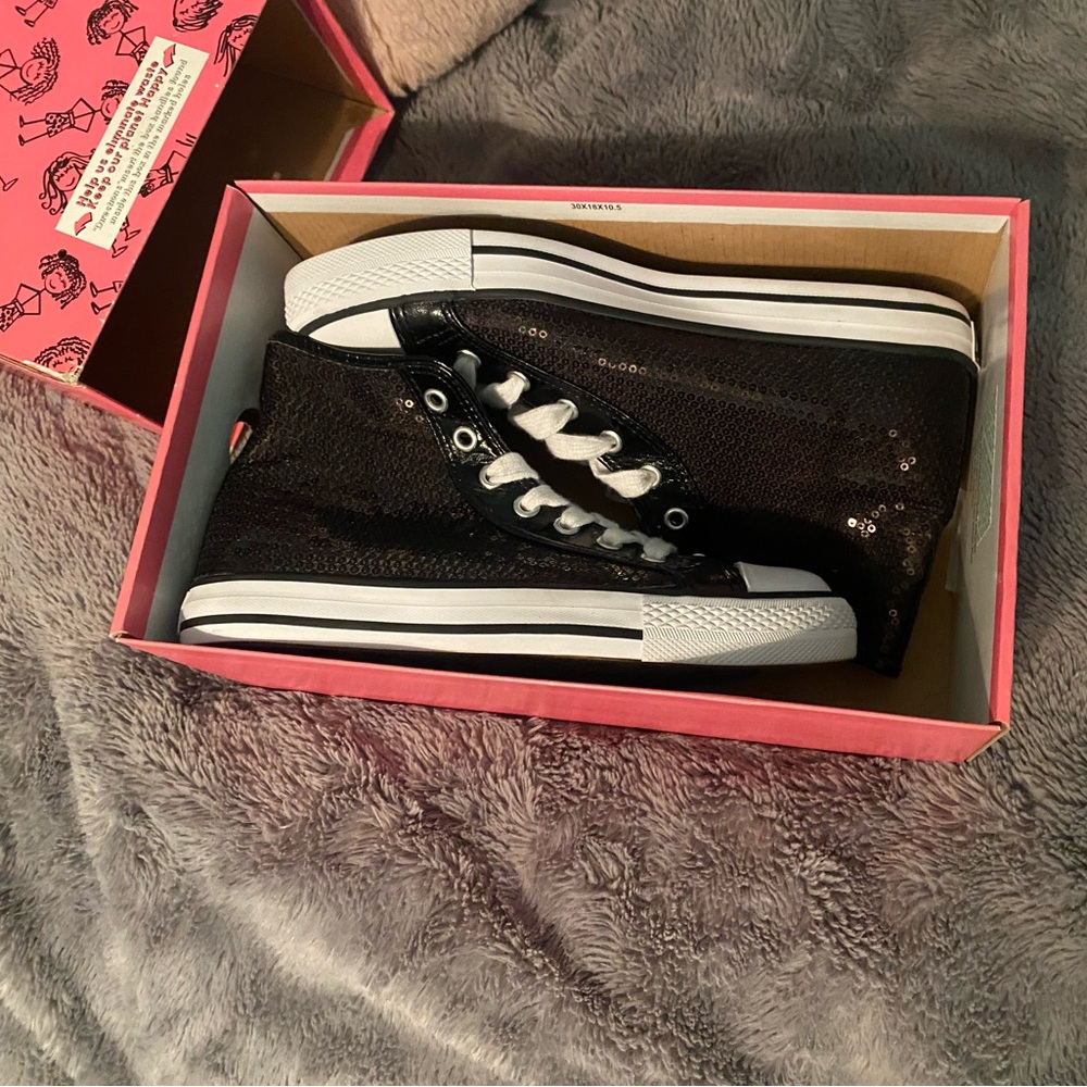 GIRLS GOTTA FLURT BLACK GLITTER HIGH
TOP HIP HOP SNEAKERS